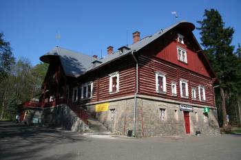 Strana zámečku s pavlačí ( © Petr Nožička 04/2011)