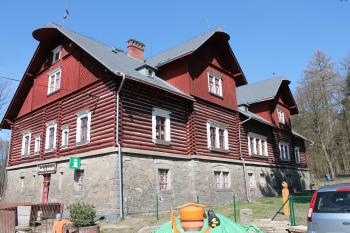lovecký zámeček Ráby (© Vlastislav Mareček, 03/2016)