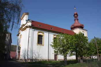 Kostel od jihu ( © Ivan Grisa 04/2011)