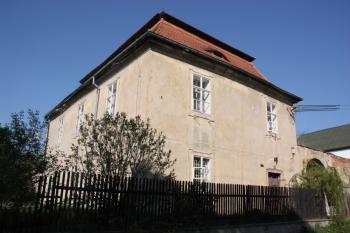 Bývalá fara od jihozápadu ( © Ivan Grisa 04/2011)
