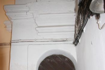 Románský portálek na schodiště na zvonici ( © Ivan Grisa 05/2011)