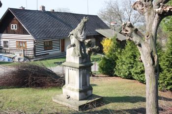 Pomník padlým z I. světové války západně pod kostelem ( © Ivan Grisa 04/2011)