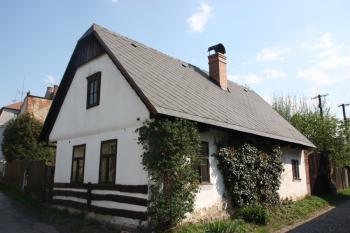 Dům čp. 72 od severovýchodu ( © Ivan Grisa 04/2011)
