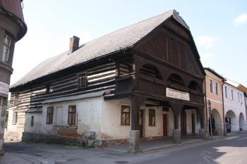 Dům čp. 129 (Gansův) od jihu ( © Ivan Grisa 04/2011)