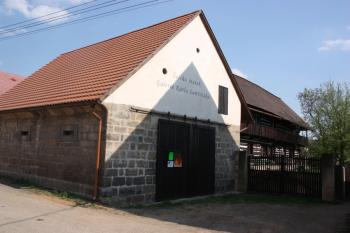 Hospodářské stavení Šolcova statku čp. 133 ( © Ivan Grisa 04/2011)