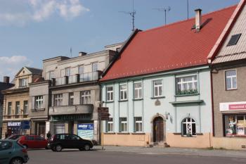 Severní strana náměstí ( © Ivan Grisa 04/2011)
