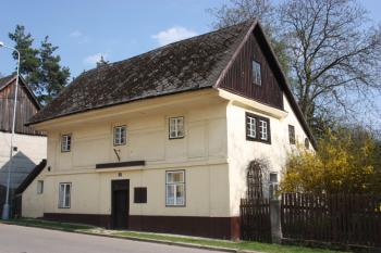 Dům čp. 49 od sverozápadu ( © Ivan Grisa 04/2011)