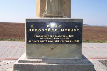 Kříž "Uprostřed Moravy" (© Ivo Rozehnal, 04/2011)