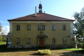 Čelo zámku (© Martin Kabeláč, 10/2005)
