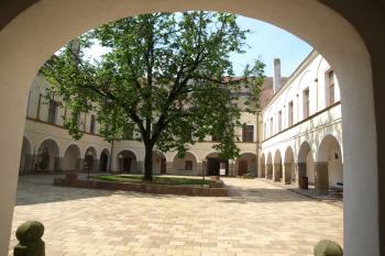 nádvoří zámku ( © Milan Caha 05/2011)