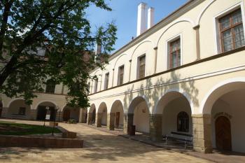 nádvoří zámku ( © Milan Caha 05/2011)
