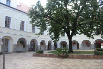 sz.nároží vnitřního nádvoří (© D Dohňanský, 10/2015)