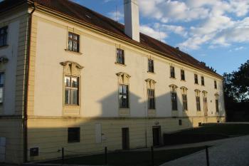 sev.strana zámku (© D Dohňanský, 10/2015)