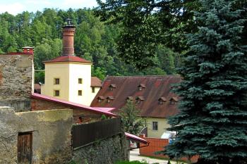 pohled na pivovar od zámku (© Rodochrozit, 08/2010)