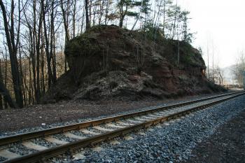 Část hradiště oddělená železnicí ( © Petr Nožička 05/2011)