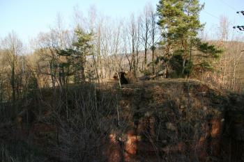 Část hradiště oddělená železnicí ( © Petr Nožička 05/2011)