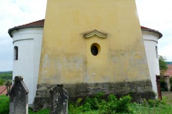 rozšířená spodní část západní věže (© Jaroslav Valečka, 05/2011)