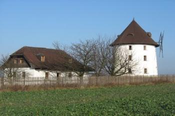 Větrný Mlýn Vrátno s přístavbou (© Havran, 12/2006)