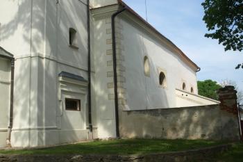 loď kostela ( © Milan Caha 05/2011)