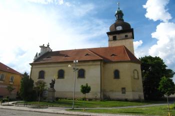 kostel od JV (© rodo chrozit, 05/2011)