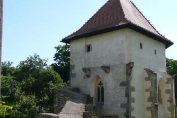 Hradba kostela (© Dita Kacerovská, 07/2009)