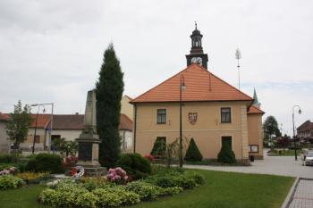 Radnice od západu ( © Ivan Grisa 05/2011)