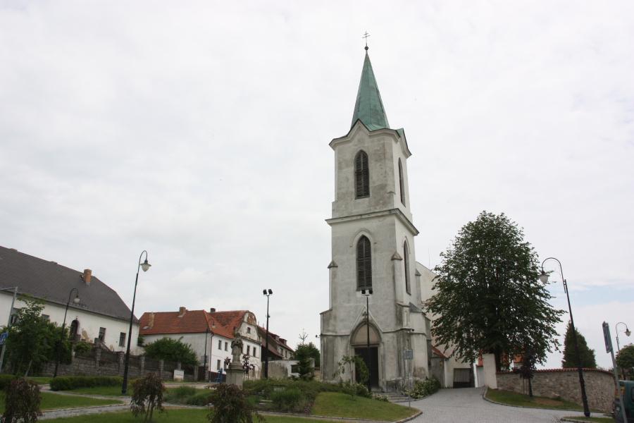 zvonice u kostela sv. Petra a Pavla