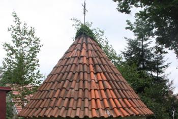 Stavbička u severní branky hřbitova ( © Ivan Grisa 05/2011)