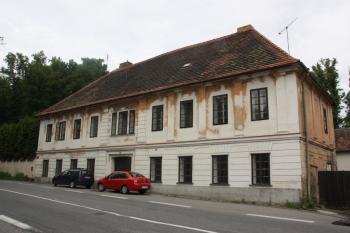 Někdejší Stará pošta od jihu ( © Ivan Grisa 05/2011)