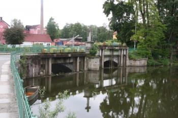 Návodní strana mostu se zařízením stavidel ( © Ivan Grisa 05/2011)