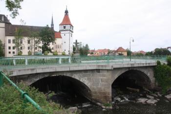 Povodní strana mostu od jihozápadu ( © Ivan Grisa 05/2011)