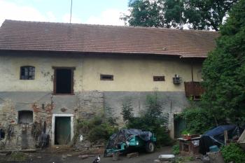 pohled ze dvora (© Pavel P., 08/2016)