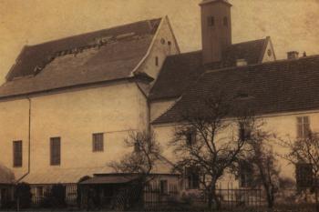 klášter od jihu na pohlednici z r. 1926 (© fotorepro Jiří M. Šimek, Zdeněk Rydygr, Bernhard Kirschner: Zákupy a okolí na starých pohlednicích, Baron, Hostivice 2010)