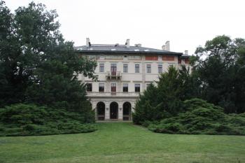 Hlavní budova: pohled od severu ( © Ivan Grisa 06/2011)