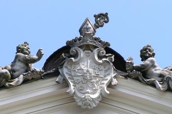 nad západním průčelím ( © Petr Turyna 07/2005)