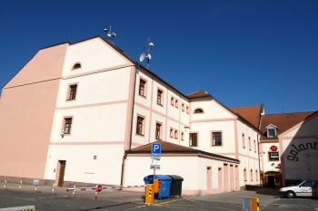 zadní trakt radnice ( © Milan Caha 06/2011)
