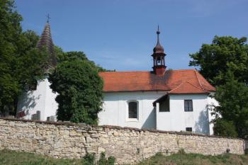 Kostelní areál od jihu ( © Ivan Grisa 06/2011)