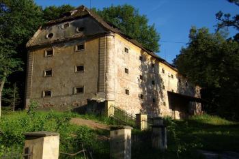 sýpka v zámeckém areálu (© Petr Pospíšil, 06/2012)