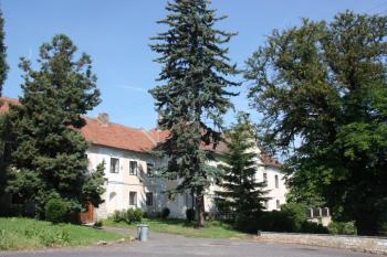 Zámek od jihovýchodu ( © Ivan Grisa 06/2011)