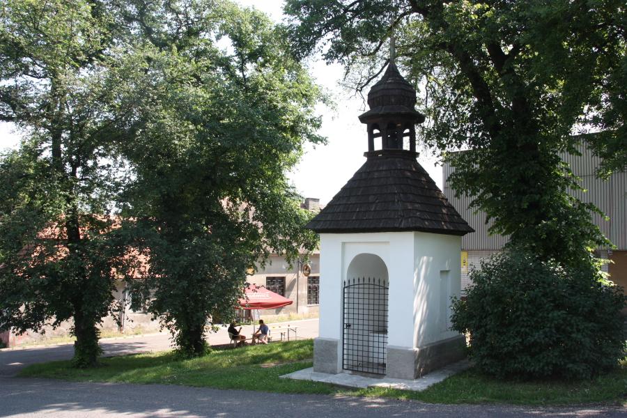 návesní kaplička (zvonička)