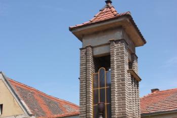 Zvonička od jihu ( © Ivan Grisa 06/2011)