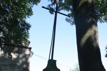 Kříž u západní brány hřbitova ( © Ivan Grisa 07/2011)