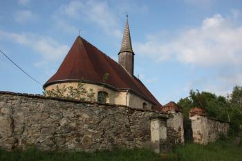 Kostelní areál od severovýchodu ( © Ivan Grisa 07/2011)