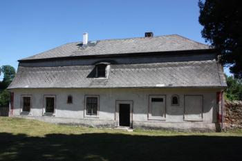 Bývalá fara od kostela (ze severu) ( © Ivan Grisa 07/2011)