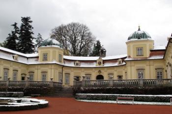 celkový pohled z nádvoří na horní zámek ( © Jan P. Štěpánek 11/2012)