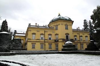 zahradní průčelí dolního zámku ( © Jan P. Štěpánek 11/2012)