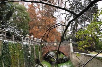 vodní příkop pod terasou dolního zámku ( © Jan P. Štěpánek 11/2012)