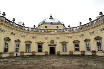 nádvorní průčelí dolního zámku ( © Jan P. Štěpánek 11/2012)