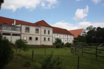 Dvůr od východu ( © Ivan Grisa 07/2011)