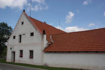 Jižní průčelí západního křídla ( © Ivan Grisa 07/2011)